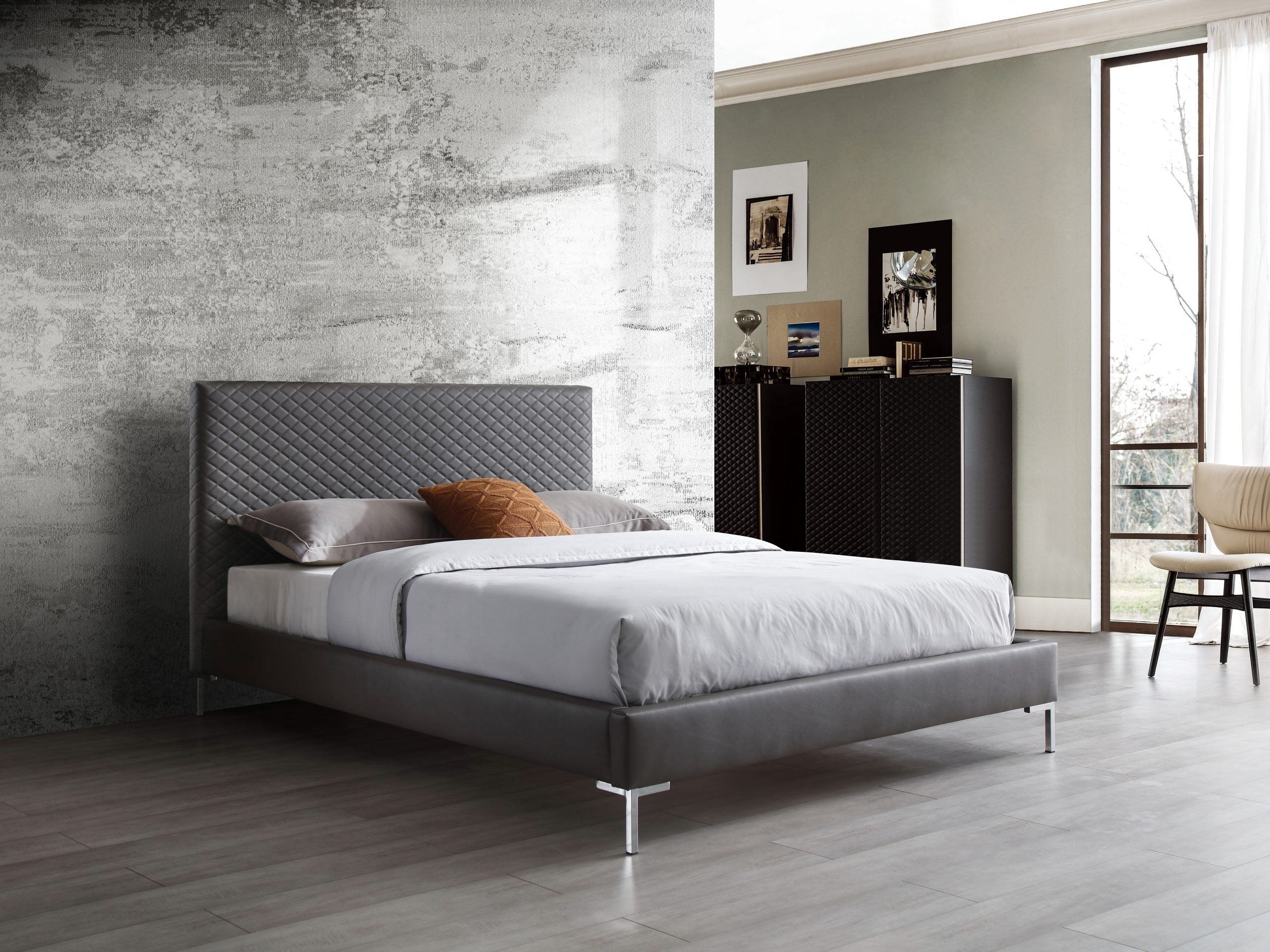 Whiteline Mods - Liz Queen Bed BQ1689P - PrimeFair
