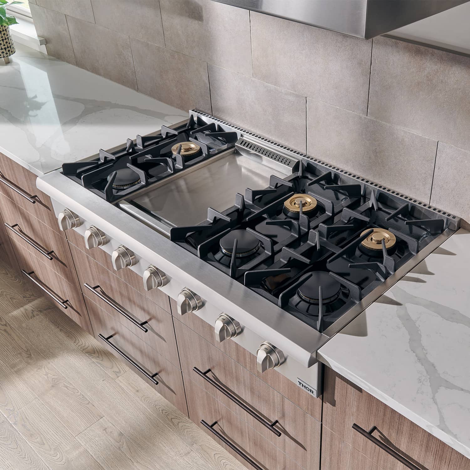 Thor Kitchen 48-Inch Gas RangeTop in Stainless Steel with 6 Burners Including Power Burners and Griddle HRT4806U